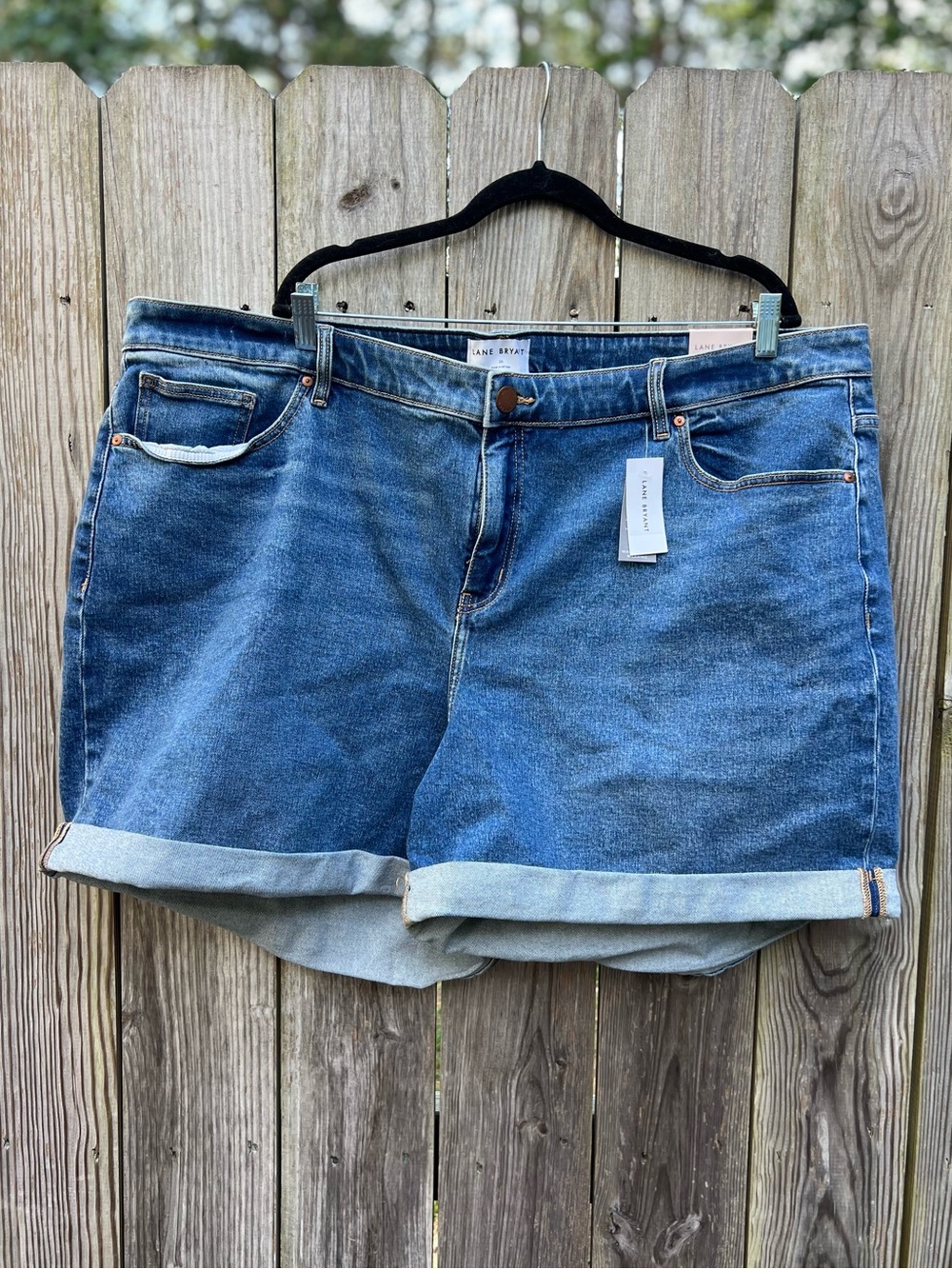 LANE BRYANT Mid Rise Boyfriend Denim Shorts Cuffed Stretch Women’s 26 NWT NEW - Picture 1 of 11